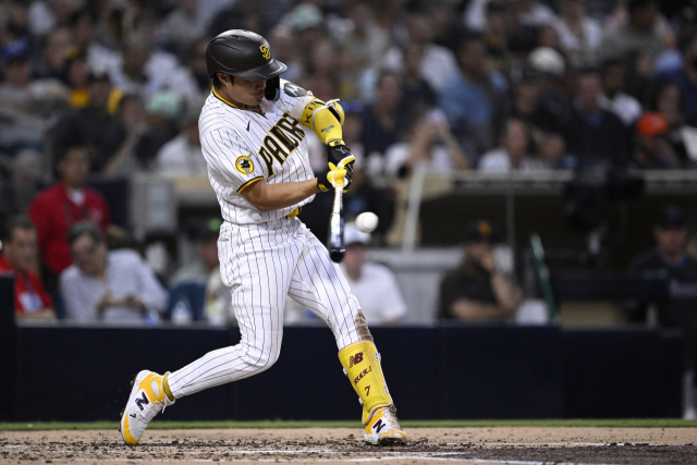 샌디에이고 파드리스의 김하성이 지난 22일(한국시간) 미국 캘리포니아주 샌디에이고의 펫코 파크에서 열린 2023 미국 프로야구 메이저리그(MLB) 마이애미 말린스와의 홈경기에서 MLB 데뷔 첫 만루홈런을 때려 냈다. USA투데이스포츠연합뉴스