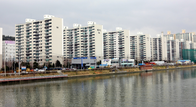 부산 수영구 수영현대아파트가 사전타당성 검토를 통과했다. 부산일보DB