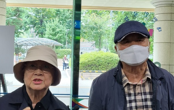 박수홍 어머니 지 모 씨와 아버지 박 씨. 연합뉴스
