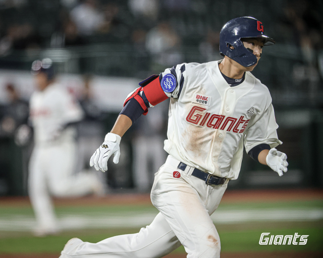 롯데 자이언츠 외야수 김민석은 16일 대전 한화생명 이글스파크에서 열린 올 시즌 마지막 경기에서 부상을 당했다. 롯데 자이언츠 제공