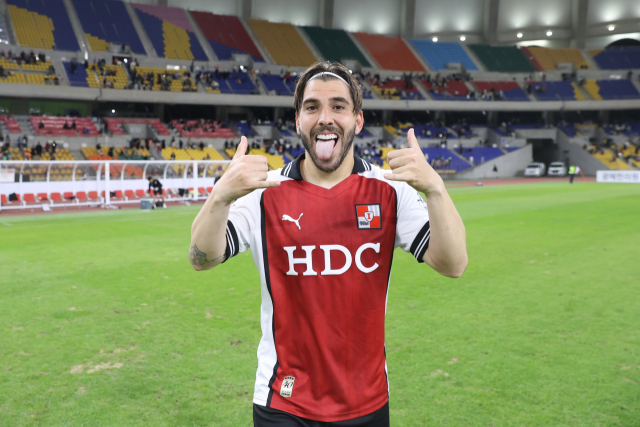 29일 부산아시아드주경기장에서 열린 2023 K리그2 부천FC와의 경기에서 페널티킥 역전골을 터트린 부산아이파크의 라마스. 부산아이파크 제공