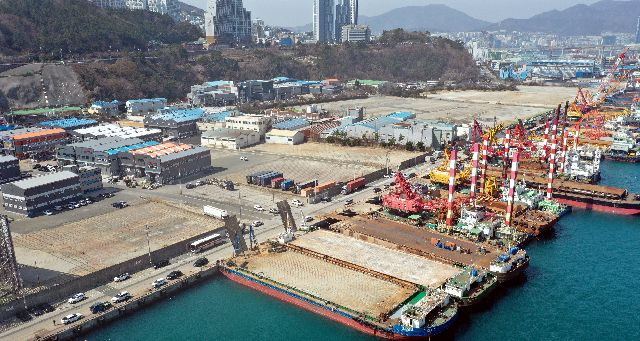 부산시가 부스트벨트 조성을 추진 중인 부산 영도구 동삼동과 청학동 일대의 모습. 정종회 기자 jjh@ 2023.03.12 부산일보DB