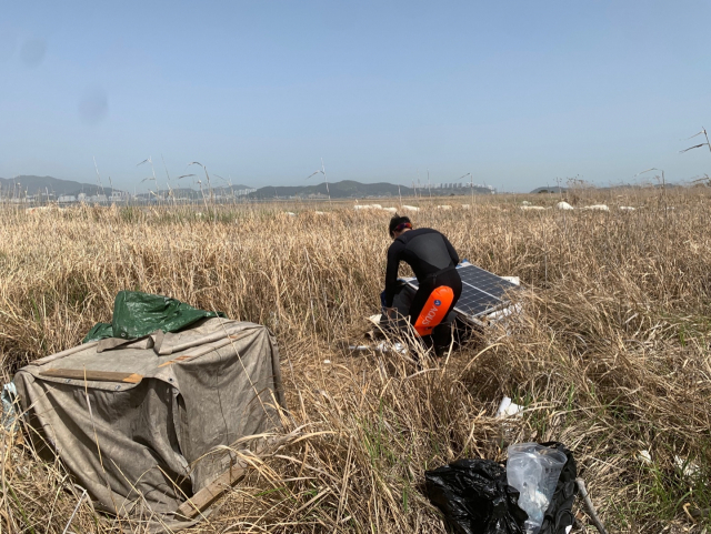 무인도에 설치된 중계기. 부산경찰청 제공