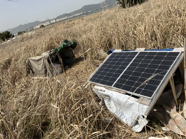 무인도에 설치된 중계기. 부산경찰청 제공