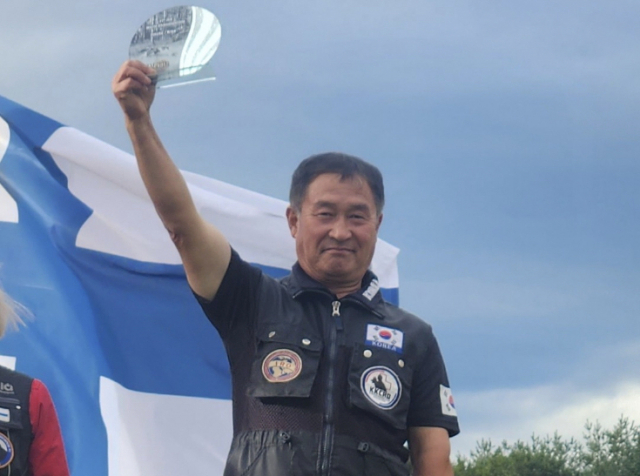 한국인명구조견협회 이태원 본부장과 파트너견 이케가 '2023 국제인명구조견 월드챔피언십'에 참가해 세계 1등을 차지했다. 본인 제공