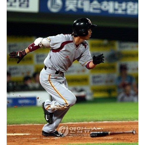 부산 동의과학대 코치로 영입된 전준호 코치의 현역 시절 모습. 연합뉴스