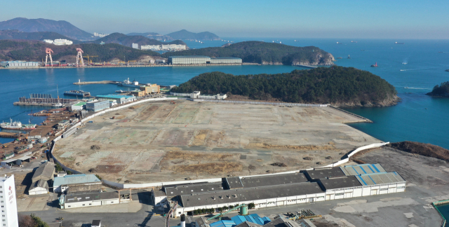 부산 사하구 다대동 옛 한진중공업 부지에 대한 부산시 공동주택 신축공사 심의가 통과돼 48층 11개동 3095가구의 공동주택이 들어설 예정이다. 옛 한진중공업 부지 전경. 정종회 기자 jjh@