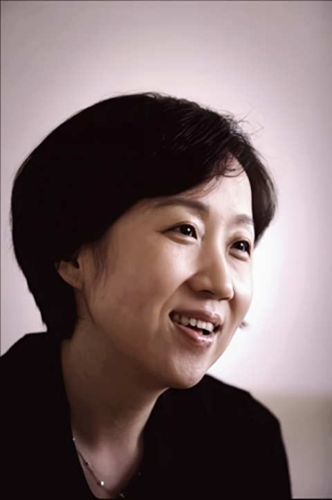 강은경 작가가 넷플릭스 ‘경성 크리처’로 전세계 시청자를 만나고 있다. 글라인 제공