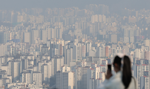 서울 남산에서 내려본 서울 아파트단지. 연합뉴스