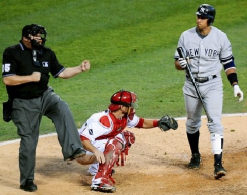 주심의 다이내믹한 '삼진 콜'은 야구가 주는 묘미 중의 하나다. 올해부터는 인공지능(AI) 심판이 한국 프로야구 1군 리그에 공식 적용돼 이런 재미는 사라질 전망이다. 연합뉴스