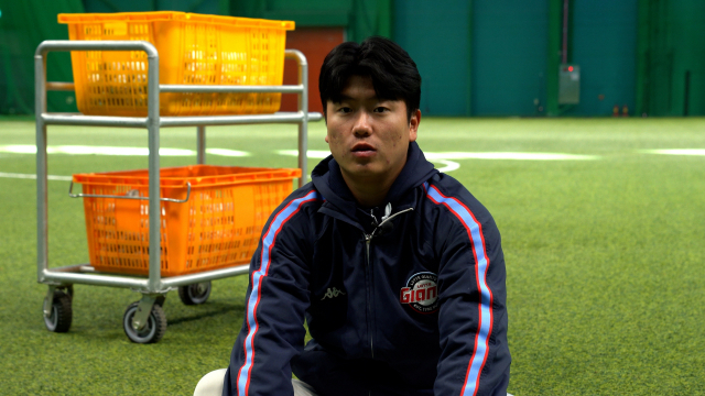 롯데 자이언츠 정현수가 지난 15일 김해 상동 롯데야구장에서 기자와 인터뷰를 하고 있다. 박정훈 PD