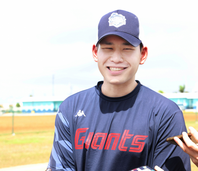 롯데 자이언츠 투수 김진욱. 괌(미국)=정대현 기자 jhyun@