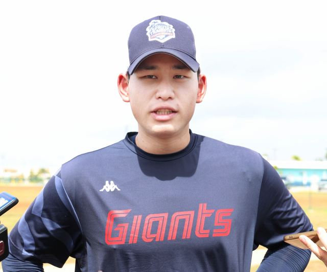 롯데 자이언츠 투수 김진욱. 괌(미국)=정대현 기자 jhyun@