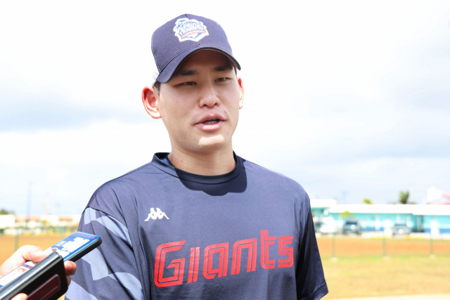 롯데 자이언츠 투수 김진욱. 괌(미국)=정대현 기자 jhyun@