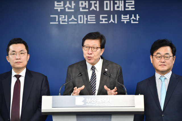 부산디지털자산거래소 설립·운영 우선 협상 대상자인 부산BDX컨소시엄과 부산시의 협약이 7일 완료됐다. 지난해 9월 박형준 부산시장이 부산디지털자산거래소 설립 방안을 발표하고 있다. 부산일보DB