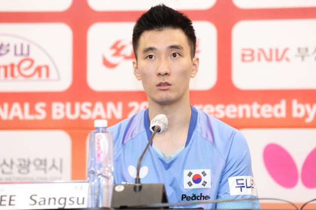 24일 ‘BNK부산은행 2024 부산세계탁구선수권대회’ 4강전에서 중국 왕추친을 상대로 1단식을 승리한 한국 남자대표팀의 이상수가 경기 직후 기자회견장에서 발언하고 있다. 부산세계탁구선수권 조직위 제공