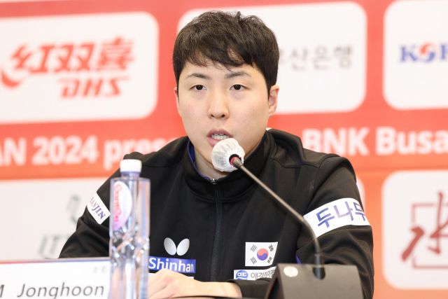 24일 ‘BNK부산은행 2024 부산세계탁구선수권대회’ 4강전에서 중국을 상대로 2단식과 5단식을 패배한 한국 남자대표팀의 임종훈이 경기 직후 기자회견장에서 발언하고 있다. 부산세계탁구선수권 조직위 제공