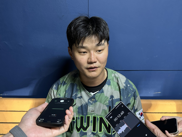 지난달 30일 롯데로 이적한 손호영. 연합뉴스