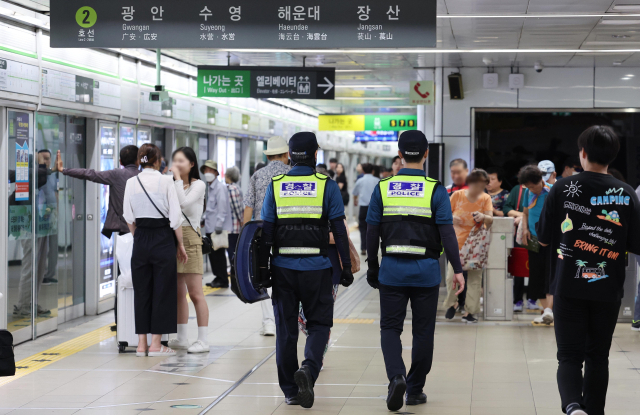 간헐적으로 경찰이 순찰을 도는 것 외엔 도시철도 치안은 거의 공백 상태다. 부산일보DB