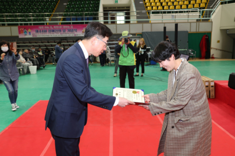 박창현 양산상의 회장, 장애인의 날 기념식 참석 후원금과 유공자 표창 나서