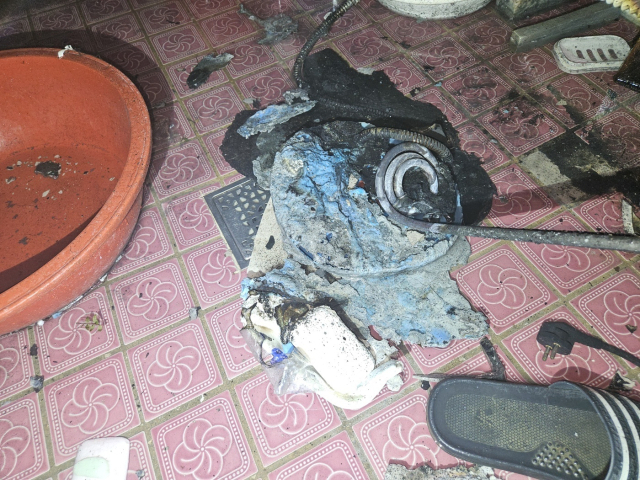 28일 오후 4시 55분께 부산진구 개금동 한 주택 욕실에서 화재가 발생했다. 부산소방재난본부 제공