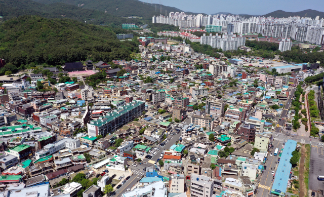 부산 재개발 최대어인 우동3구역이 건축심의를 통과하며 사업이 본궤도에 올랐다. 해운대구 우동3구역 재개발 사업지 일대 전경. 정종회 기자 jjh@