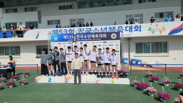 25일 근대3종 남중부에서 금메달을 차지한 부산체중 박태준·양태준·정수영·하서진(가운데). 부산체중 제공