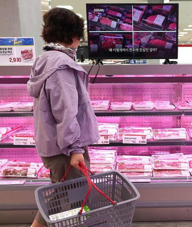 사진은 서울 한 대형마트 축산물코너 모습. 연합뉴스