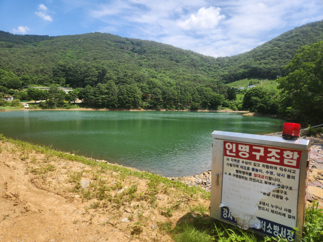 부산 강서구 가덕도 한 저수지 전경. 부산일보 DB