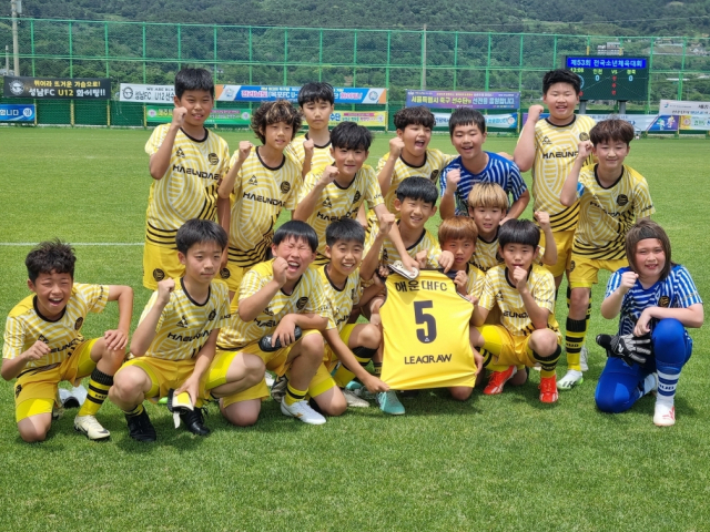 제53회 전국소년체전에서 부산 대표로 출전해 축구 남자초등부에서 준우승을 차지한 부산해운대FC U12팀 선수들. 부산시체육회 제공