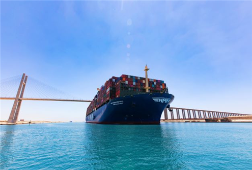 최근 홍해 사태 여파로 해상 운임과 항공 화물 운임이 동반 상승하는 양상을 보이고 있다. 선박 운항 사진. HMM 제공