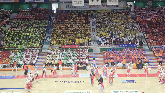 4일 부산 동래구 사직실내체육관에서 ‘제44회 부산시장기 노인생활체육대회’가 열렸다. 부산시 제공