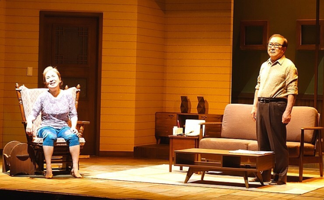 해운대문화회관이 오는 15일 오후 2시와 6시 해운대문화회관 해운홀에서 특별 기획으로 선보일 연극 ‘사랑해요, 당신’ 공연 모습. 해운대문화회관 제공