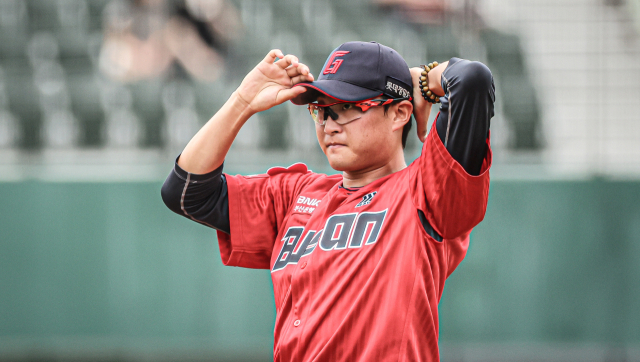 롯데 자이언츠 박세웅이 9일 SSG와 시즌 6차전에서 5이닝 5실점하며 시즌 5패째를 떠안았다. 롯데 자이언츠 제공