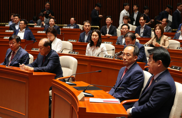 국민의힘 추경호 원내대표가 24일 오전 국회에서 열린 의원총회에 참석하고 있다. 연합뉴스