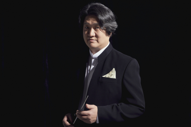 지휘자 서진. 더 솔로이스츠 필하모닉 오케스트라 제공