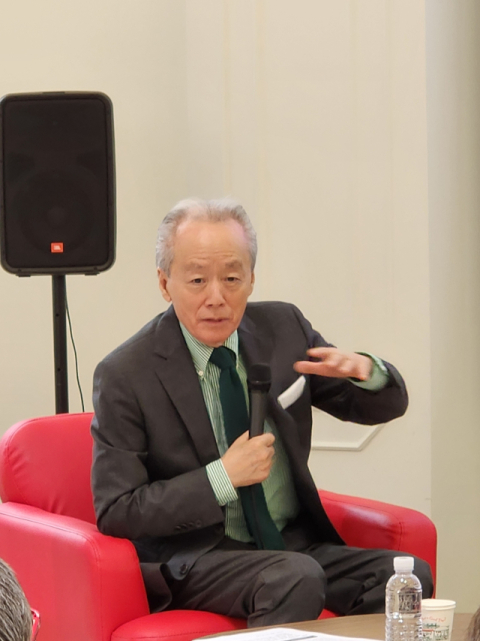 13일 부산근현대역사관에서 지휘자 금난새가 작곡가 금수현의 삶에 대해 이야기하고 있다.