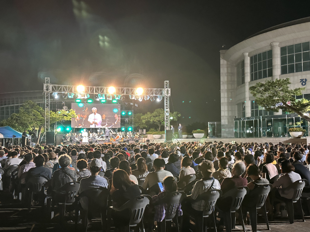 지난해 열린 한여름 밤 아이스커피 콘서트 모습. 을숙도문화회관 제공