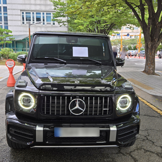 동남권원자력의학원 원자력병원 전 팀장이 납품업체 대표에게 뇌물로 받은 외제차. 부산경찰청 제공