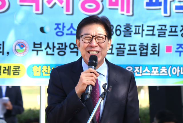 박형준 부산시장이 30일 제11회 부산시장배 파크골프대회 개막식에서 인사말을 하고 있다. 남태우 기자