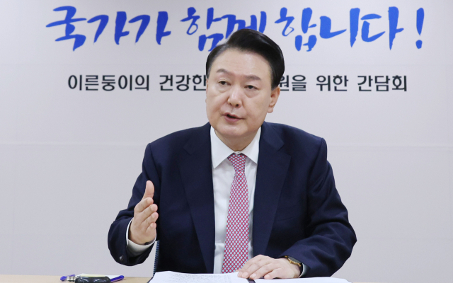 윤석열 대통령이 지난달 28일 서울성모병원에서 열린 '이른둥이의 건강한 성장 지원을 위한 간담회'에 참석해 발언하고 있다. 연합뉴스