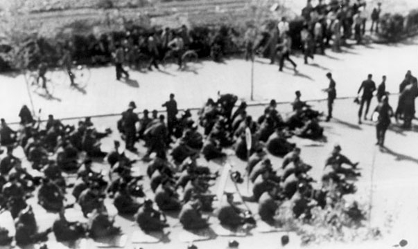 부마항쟁 당시 부산대 진압에 투입된 기동대. 부산일보DB