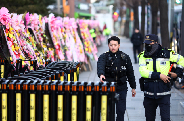 12·3 비상계엄 관련 윤석열 대통령 탄핵 심판을 앞둔 18일 오전 서울 종로구 헌법재판소의 모습. 연합뉴스