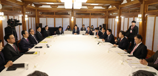 국민의힘 권성동 대표 권한대행 겸 원내대표가 20일 서울 종로구 삼청동 총리공관에서 열린 고위당정협의회에 참석해 발언하고 있다. 연합뉴스