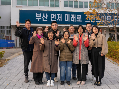 구덕운동장 아파트 건립 반대 주민협의회가 시민운동을 통해 도심 공원을 지켜낸 사례를 아카이브화한 ‘도시를 지킨 힘’이 출간됐다. 구덕운동장 아파트 건립 반대 주민협의회 제공