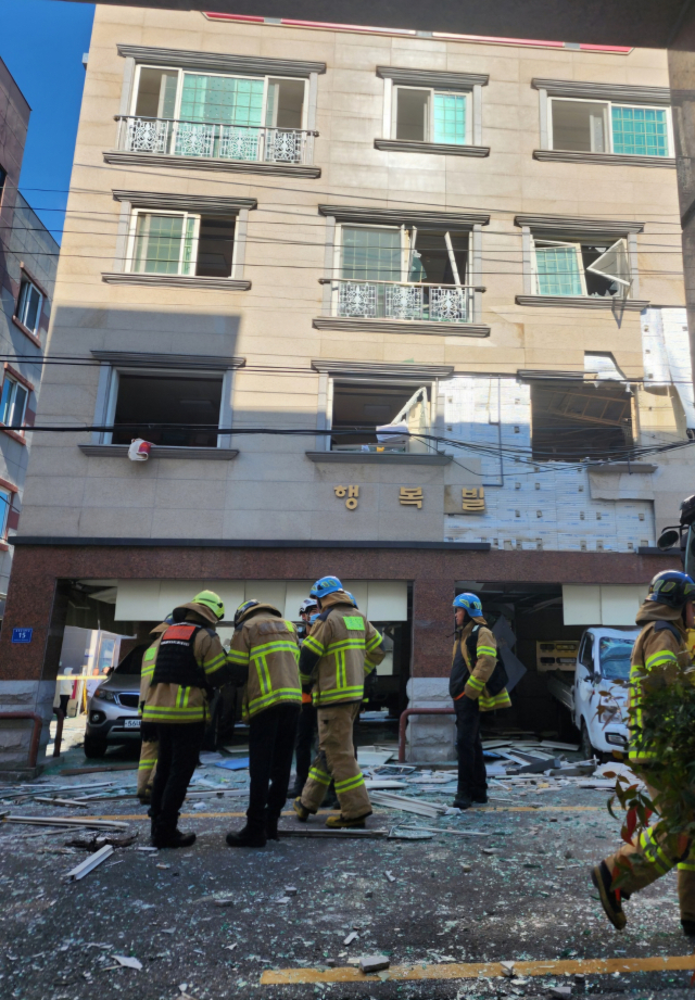 29일 오전 11시 35분께 진주시 상평동 한 빌라에서 가스 폭발로 추정되는 사고가 발생했다. 독자 제공