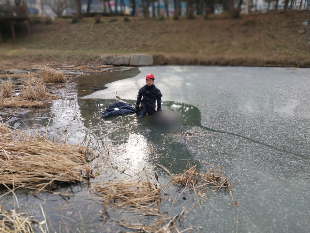 7일 오전 9시 43분 진주시 가좌동 경상국립대학교 인근 하천에서 50대 A 씨가 숨진 채 발견됐다. 독자 제공