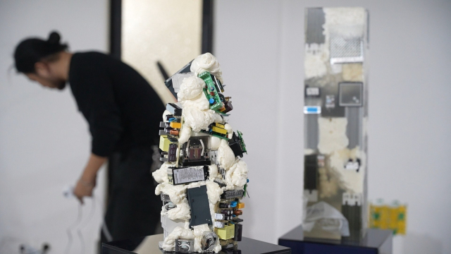 예술인들이 살기 좋은 부산을 만들기 위해서는 여러 가지 방안이 있겠지만, 그 중 하나인 '예술인 일자리 파견 지원 사업'이 있다. 사진은 한 기업에 파견된 예술인의 활동 모습. 부산일보 DB