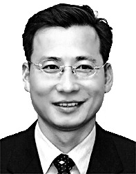 [데스크 칼럼] 도자기가게 코끼리를 우짤꼬?