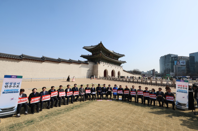 14일 서울 광화문 인근에서 더불어민주당 현장 최고위원회의가 열리고 있다. 연합뉴스